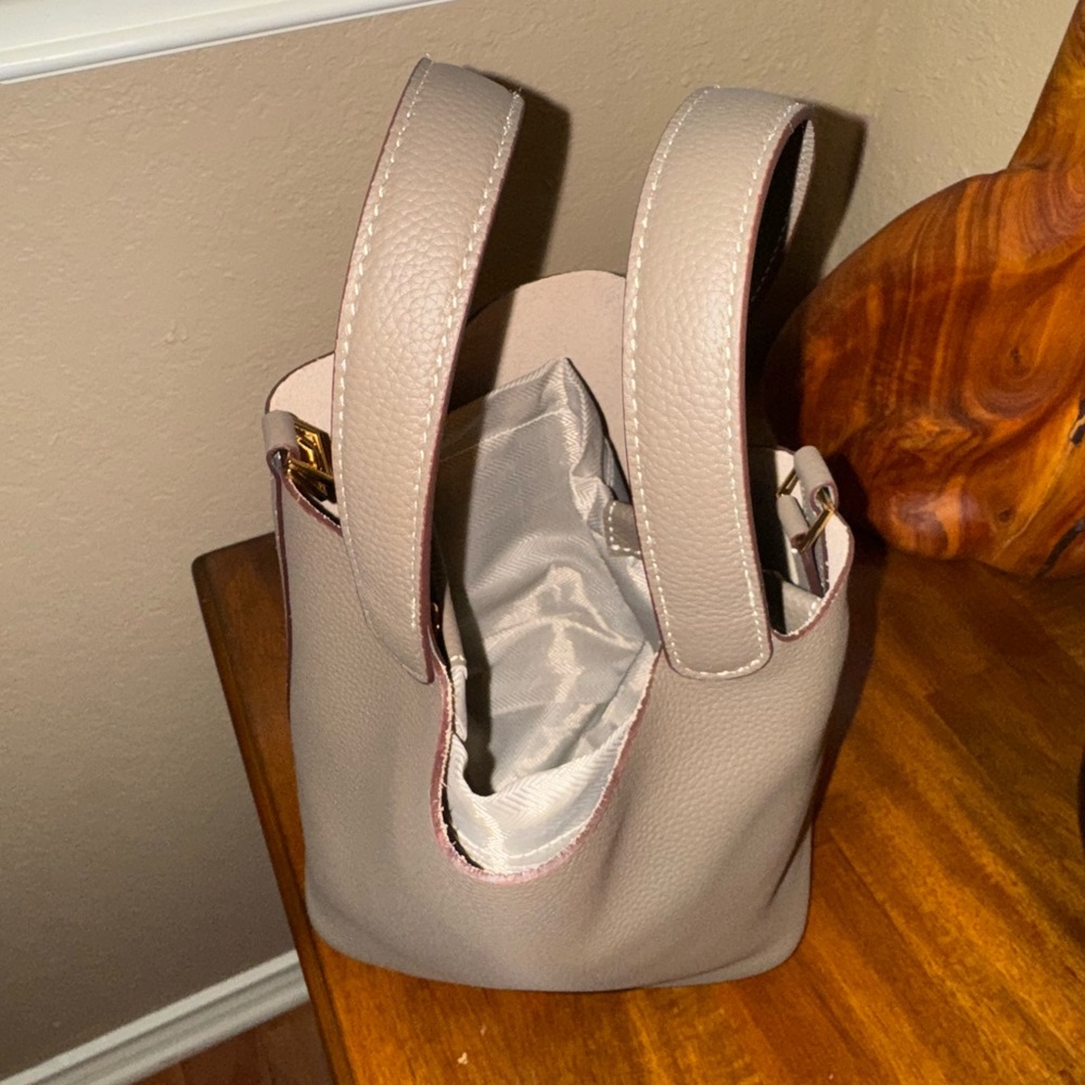 Boutique Taupe Leather Bucket Bag - Picture 2 of 8